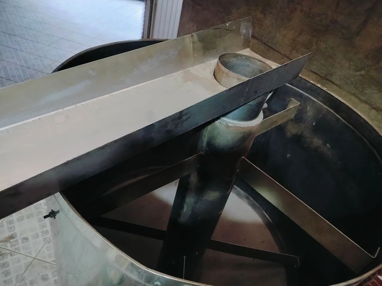 Para temperos e farofas de inox e uma caixa d'água de inox - Foto 4