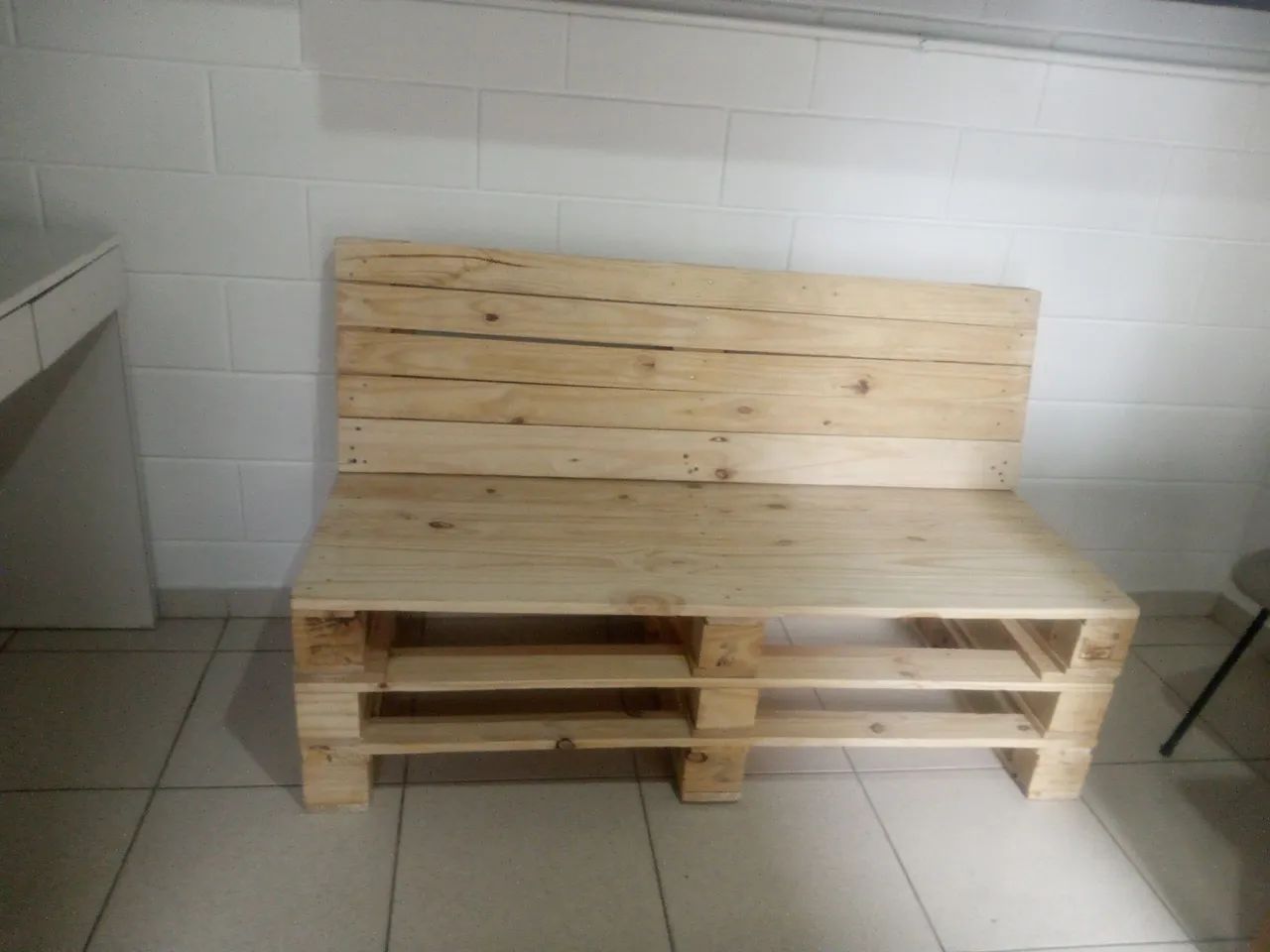 Sofá de madeira de pallet - Foto 2