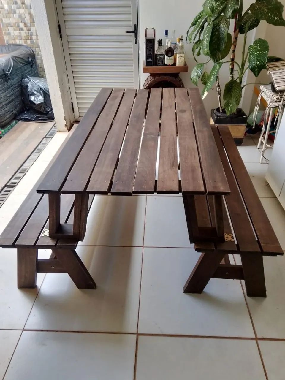 Bancos de madeira que transforma em mesa - Foto 2