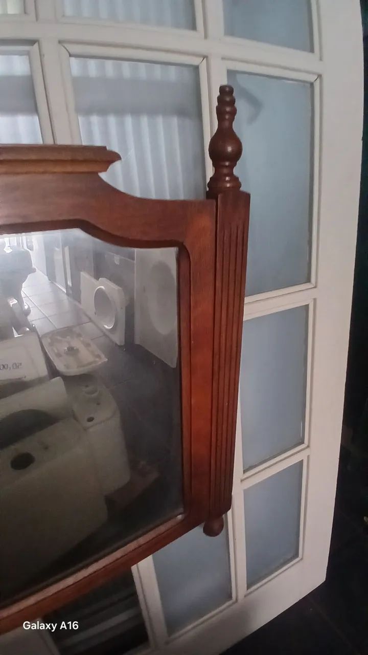 Espelho em moldura reliquia madeira macica - Foto 3