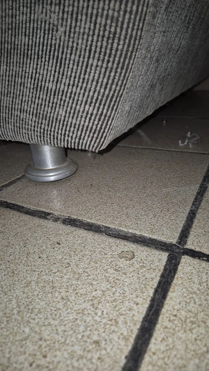 Sofá 3 lugares, barato pra vender logo - Foto 3