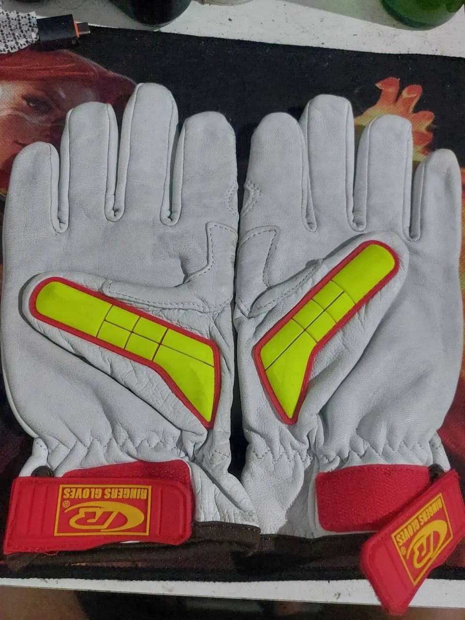 Vendo par de luvas Ringers gloves, original...