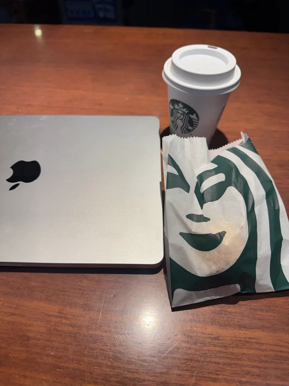 MacBook Air com chip M4, 16 GB de memória unificada e SSD de 256 GB - Foto 2