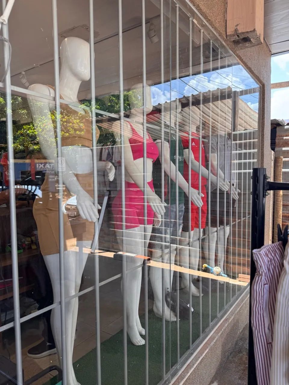 PONTO COMERCIAL + ESTOQUE COMPLETO COM +100 MIL DE MERCADORIA + MÓVEIS DE MDF - Foto 3