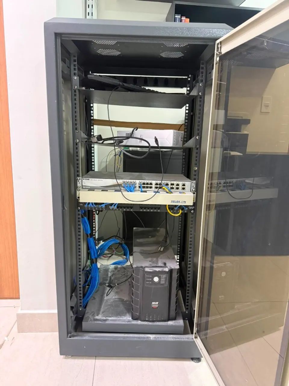 Rack de Rede 19 com Porta de Vidro - R$ 500,00 - Foto 5