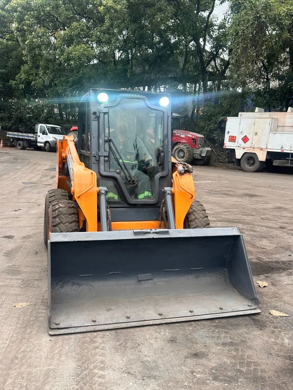 minicarregadeira (skid steer loader) CASE SV185B. - Foto 2