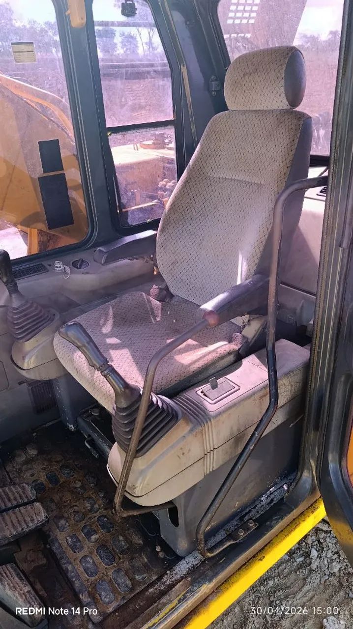 Escavadeira Hidráulica Komatsu PC 200  - Foto 4