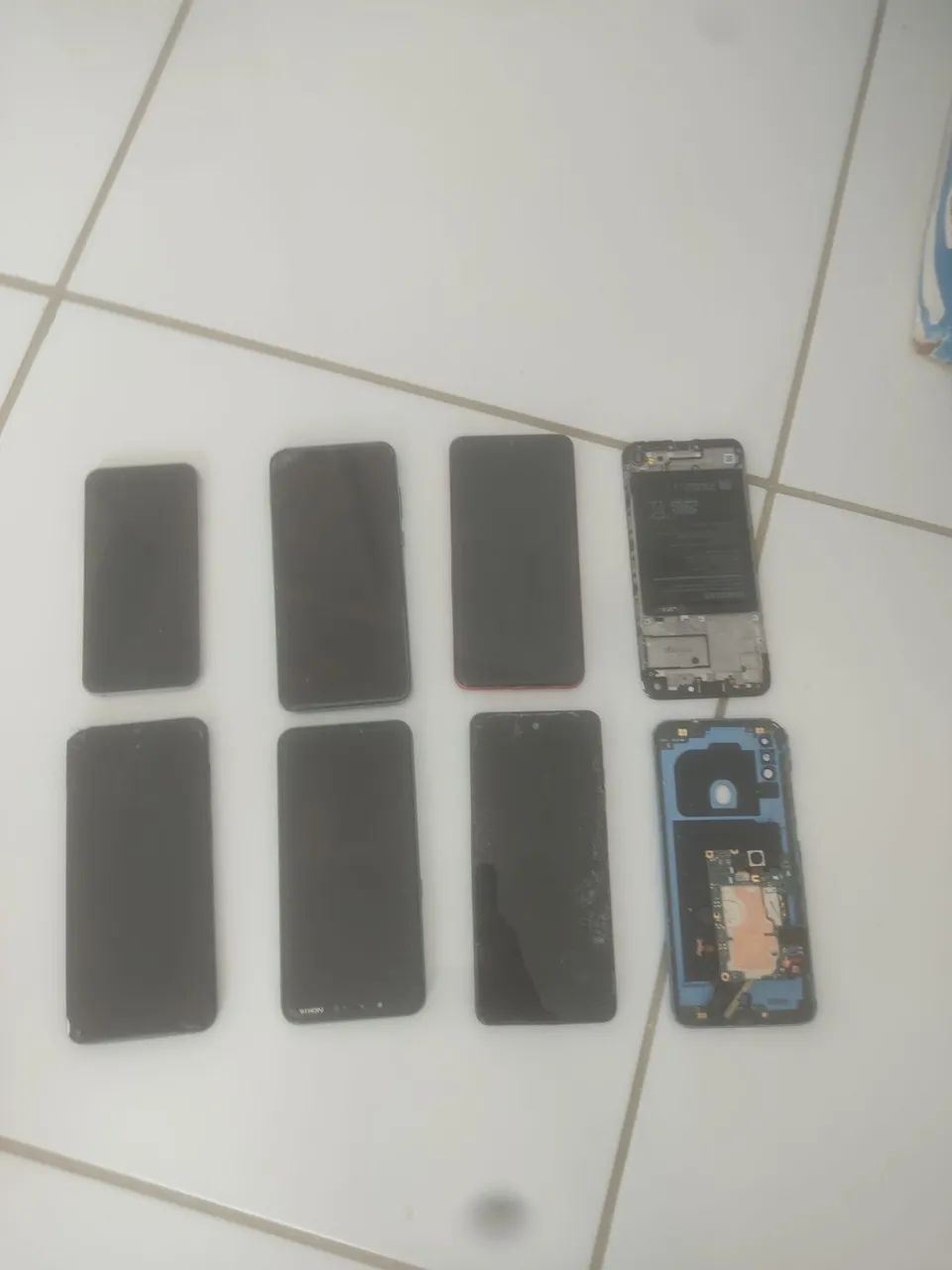 Celulares funcionando com avarias 