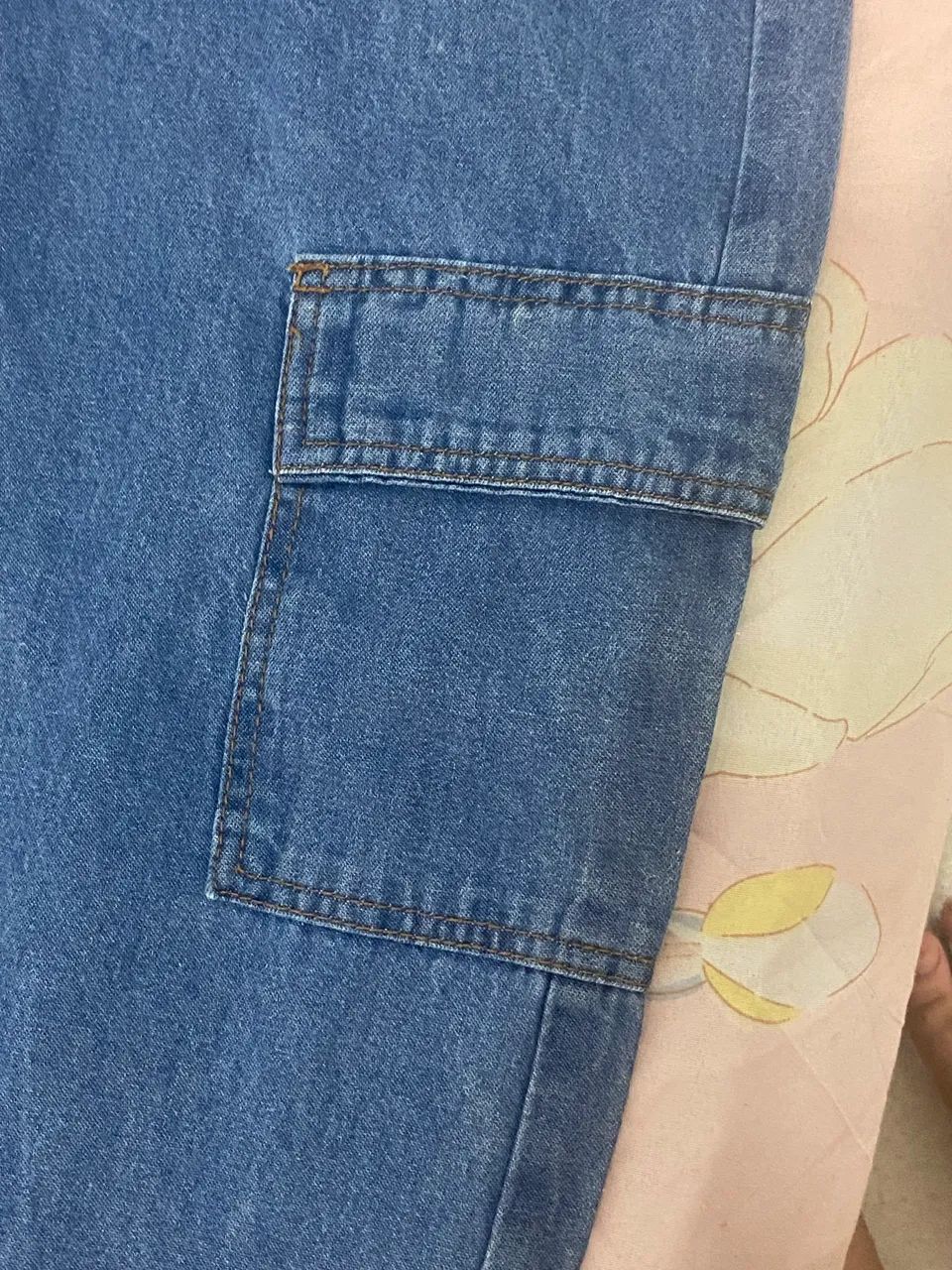 Calça cargo jeans escura - Foto 4