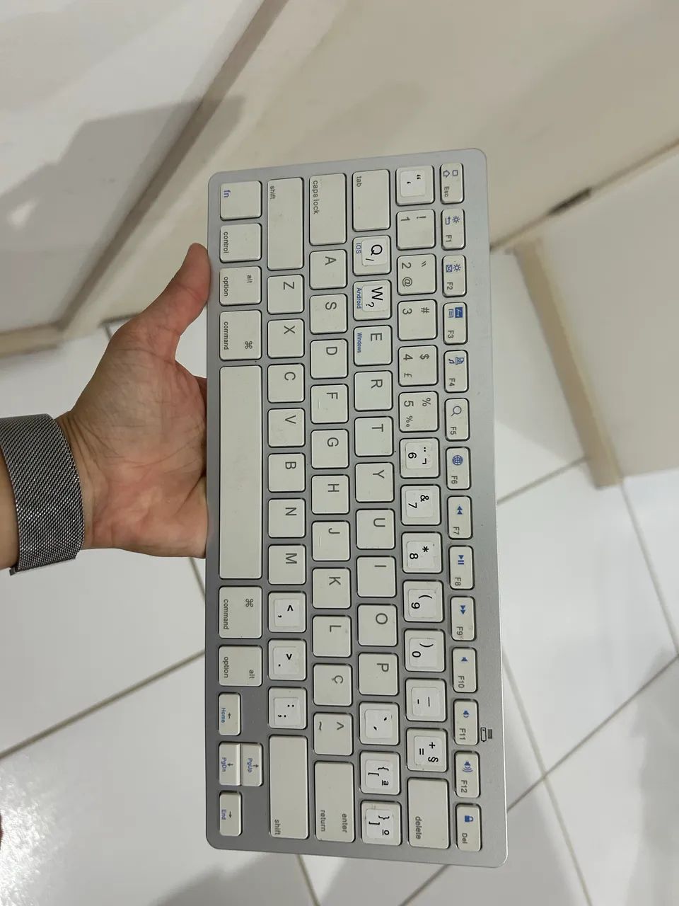Teclado Bluetooth Sem Fio Slim + Capa de Silicone