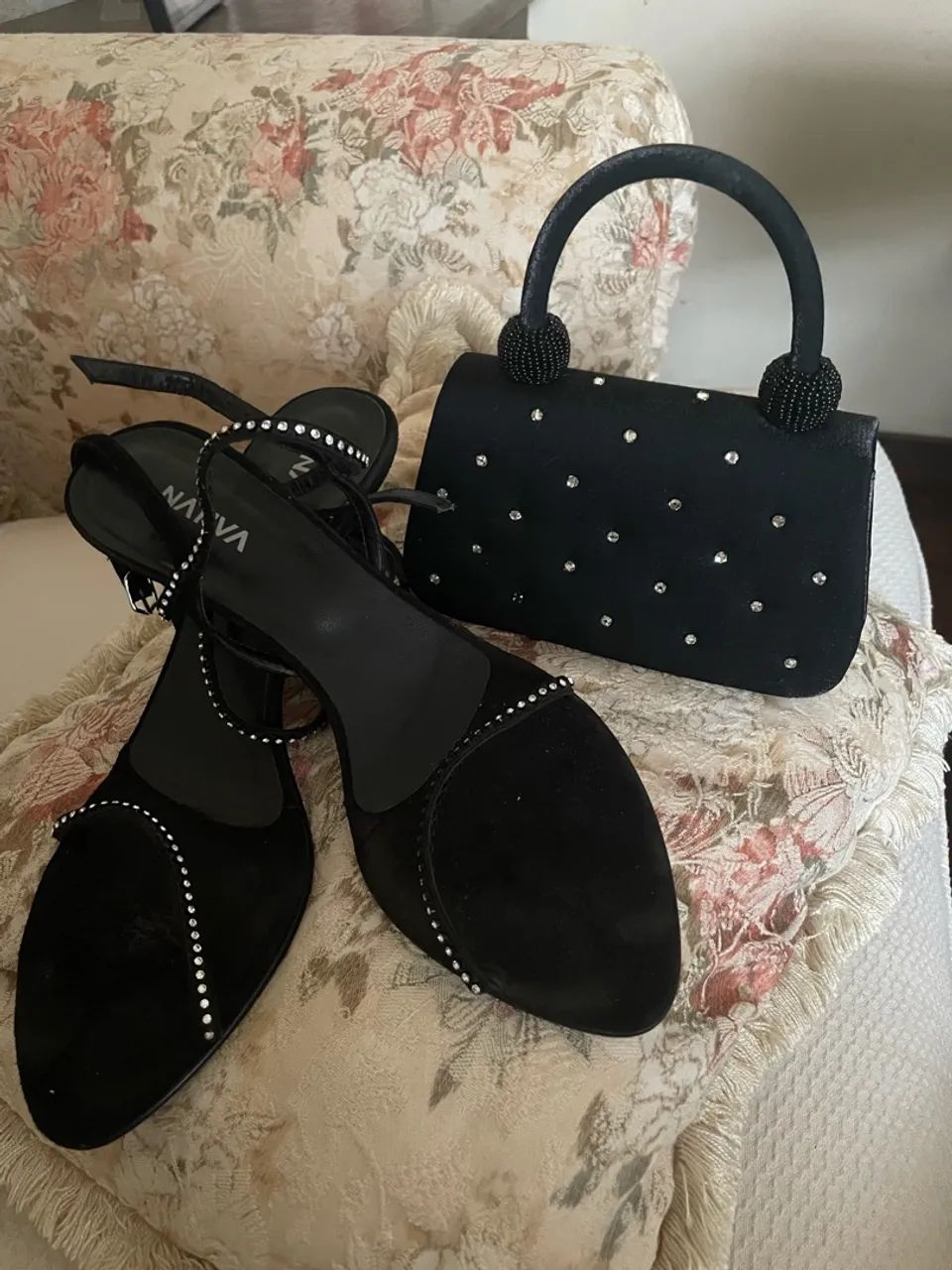 Sandália e bolsa para festas 