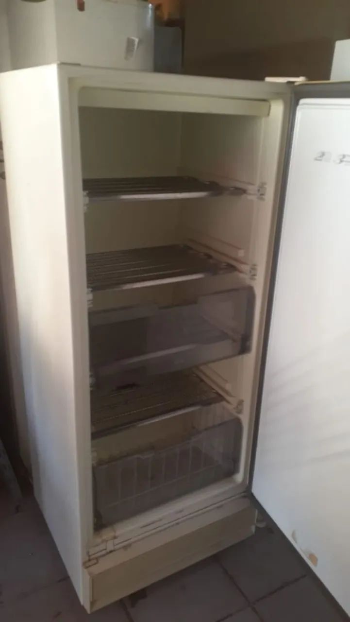 Freezer vertical gaveta ótimo estado funciona perfeitamente com garantia e entrega com tax - Foto 2