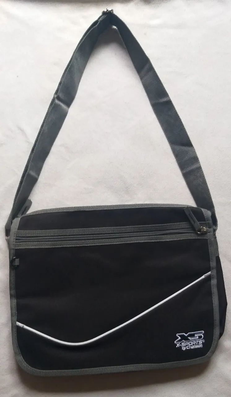 Bolsa reforçada para notebook, marca xs (x-sports by chenson), acolchoada, cor pre