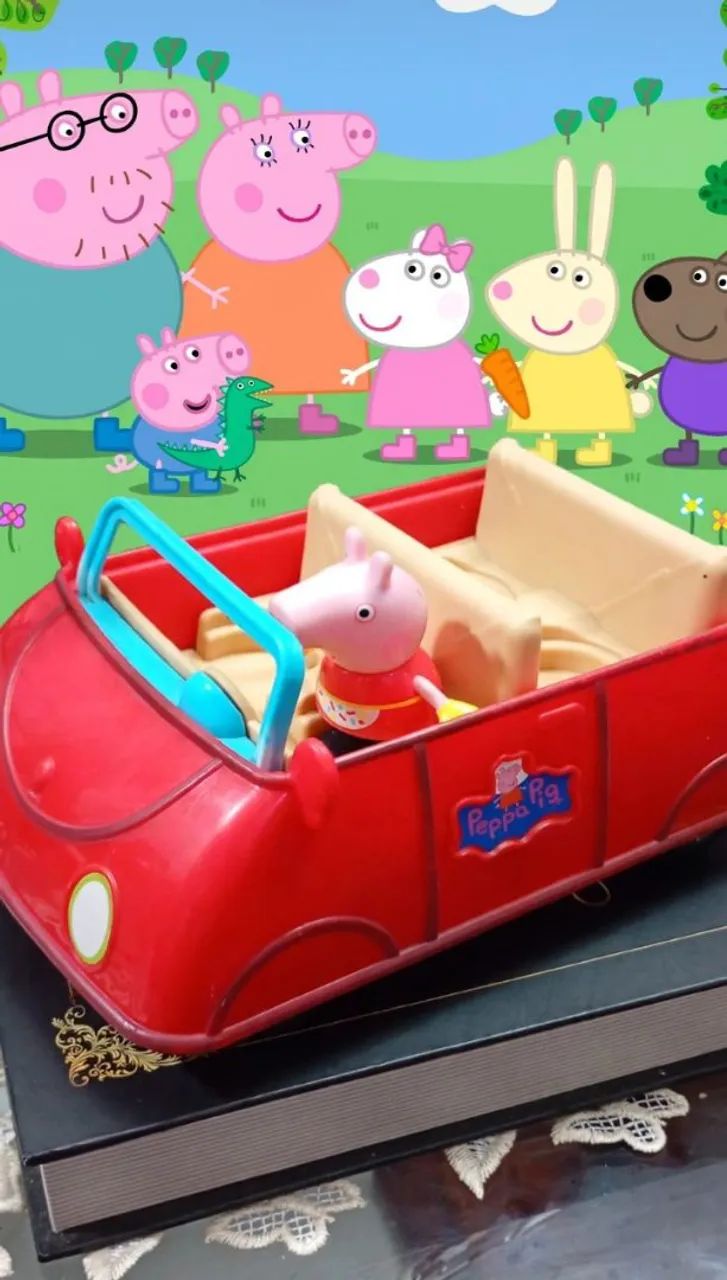 Carrinho da Família Peppa pig com a Peppa
