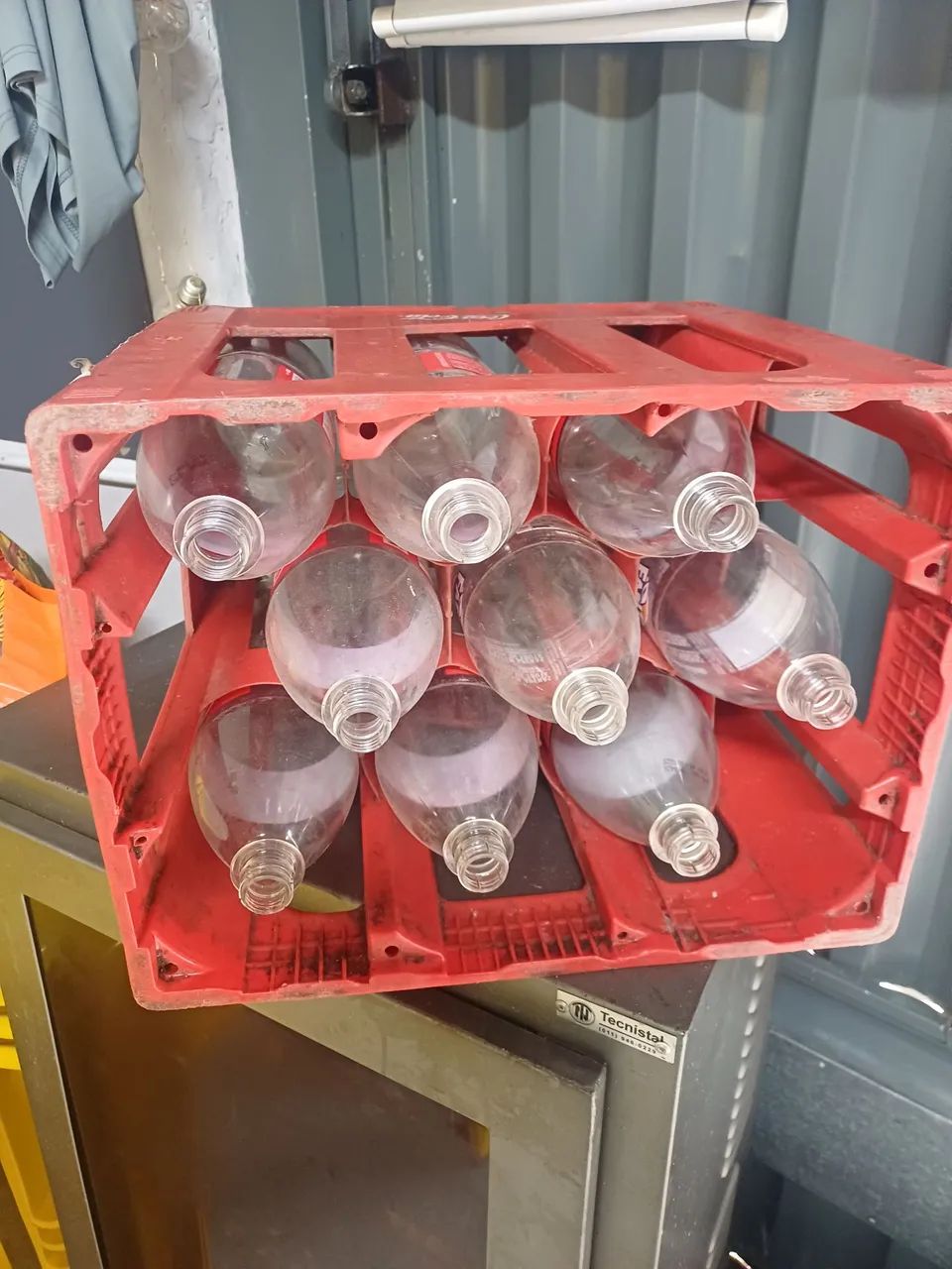 Caixa completa com 9 garrafas retornáveis da coca cola - Foto 2