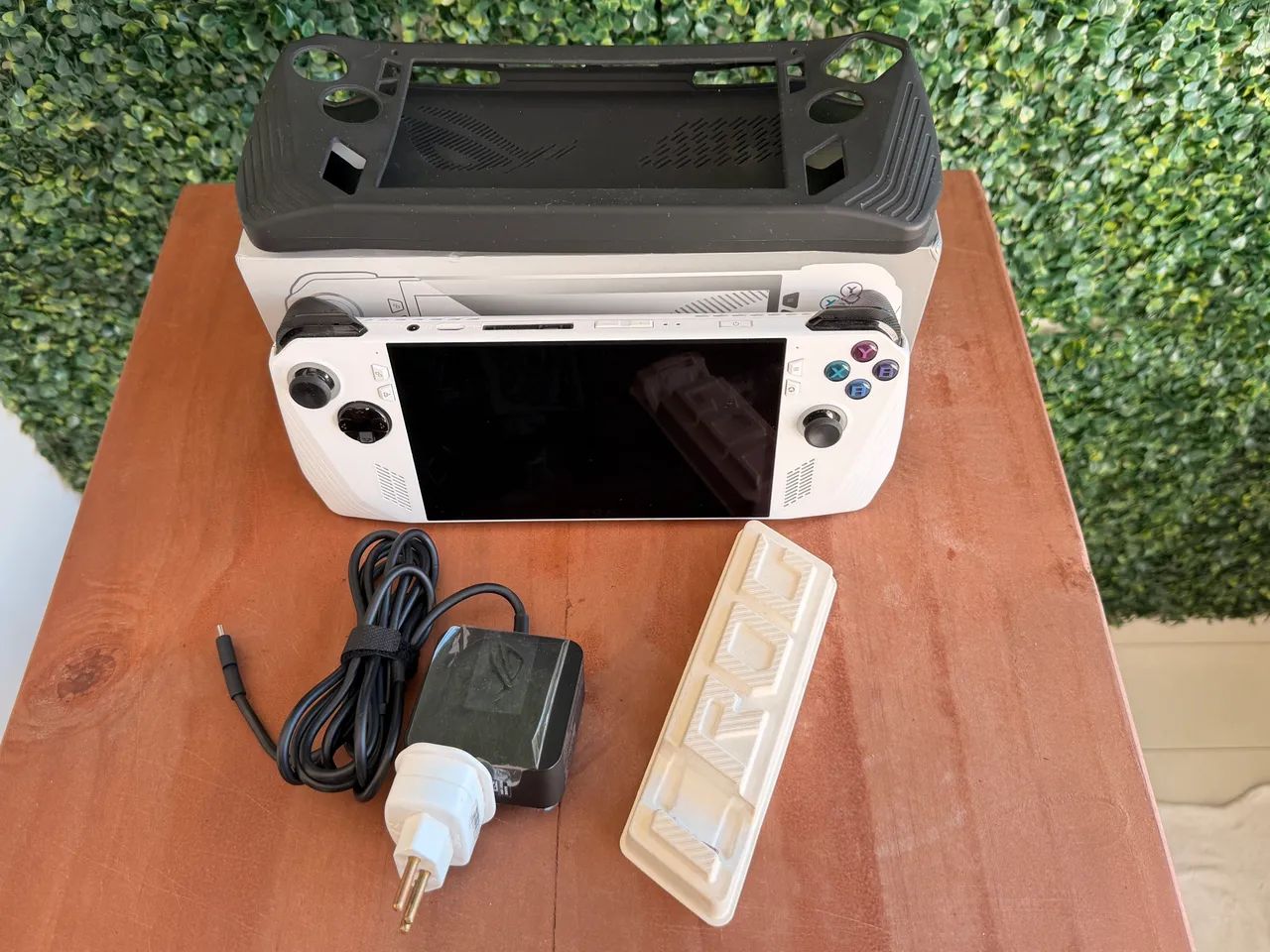 美品中古：ASUS ROG ALLY Z1 EXTREME 512GB ASUS ROG Ally Z1 Extreme 512GB com brindes - Consoles de Vídeo