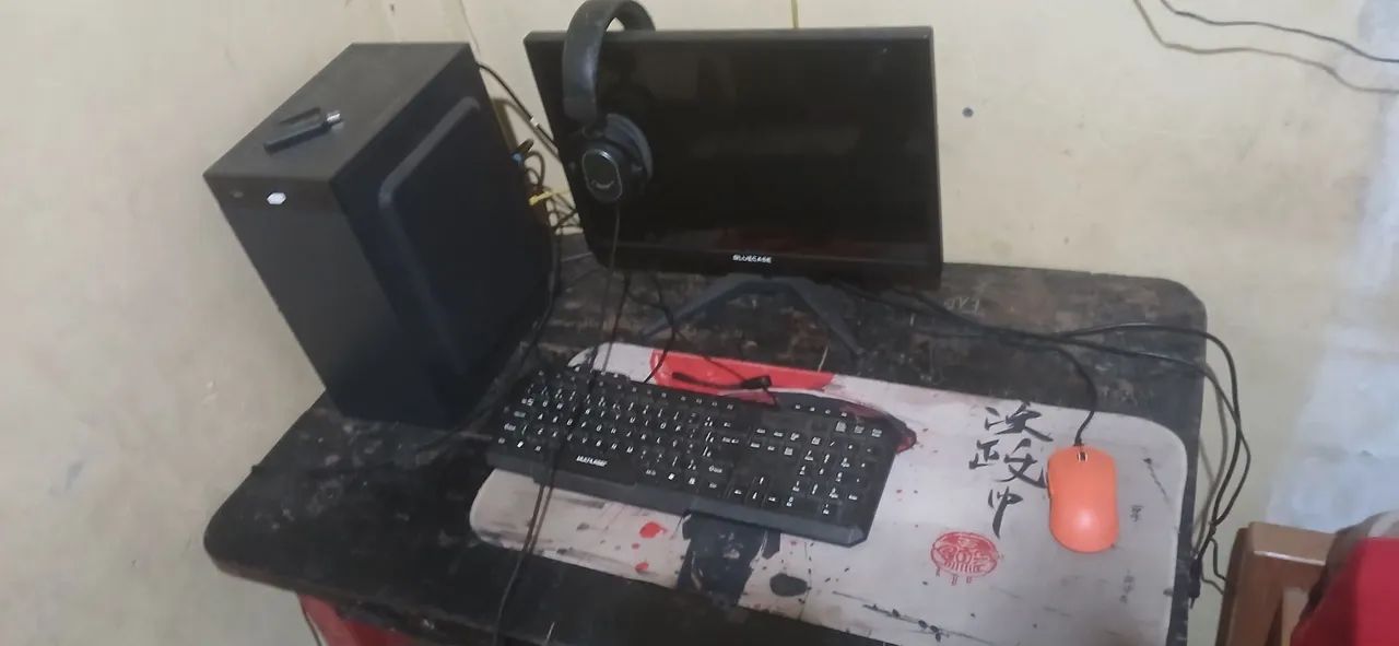 Vendo ou troco pc completo com monitor headset mouse teclado e mousepad