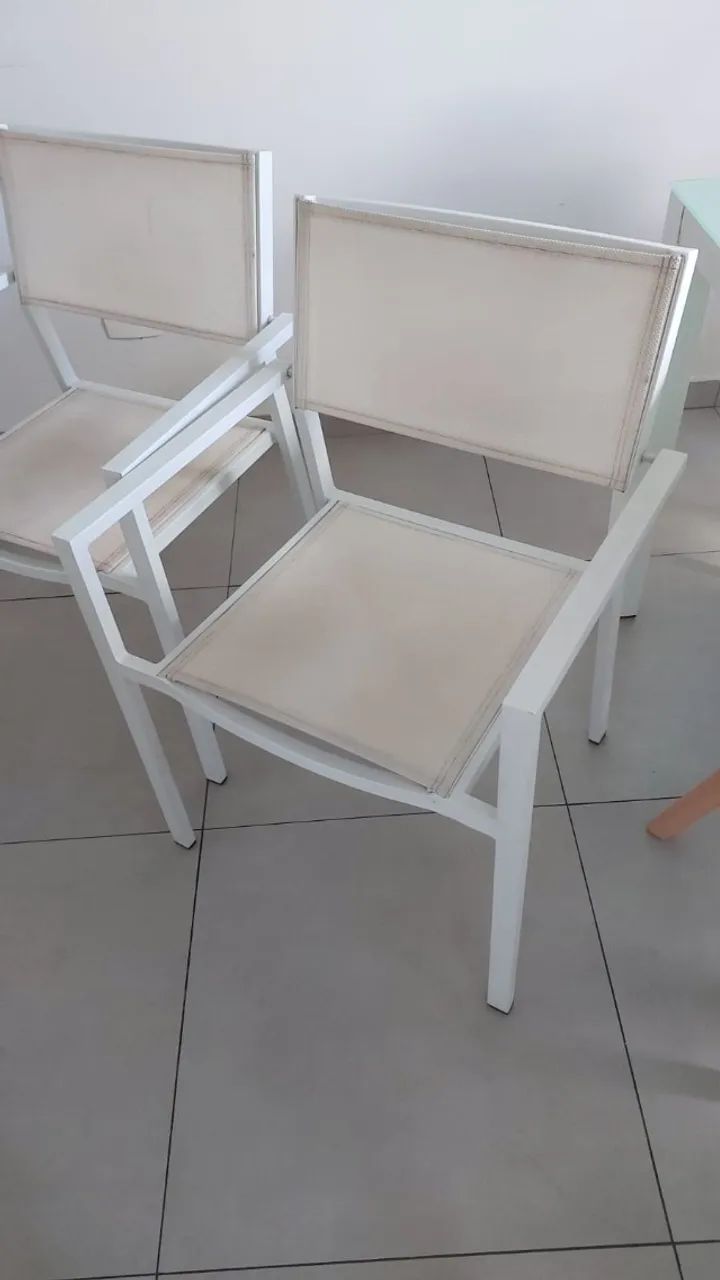 06 Cadeiras em alumínio e telado