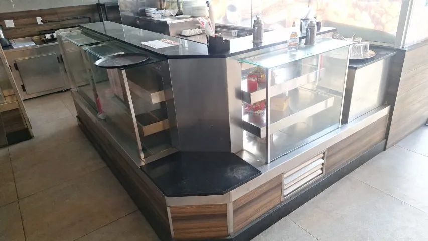 Balcão com vitrine, QUENTE E FRIA - Foto 3