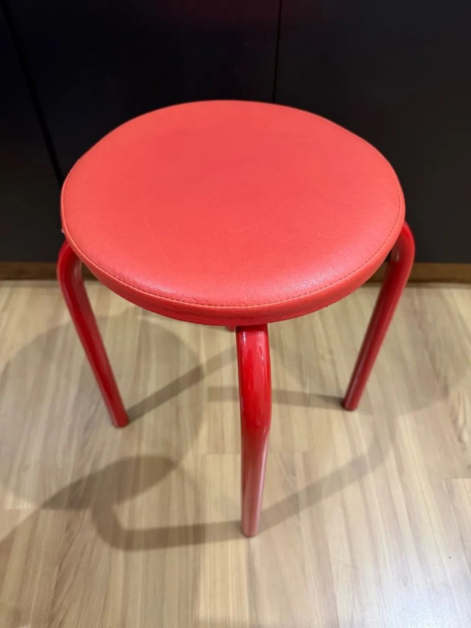 Banco acolchoado vermelho - Foto 2