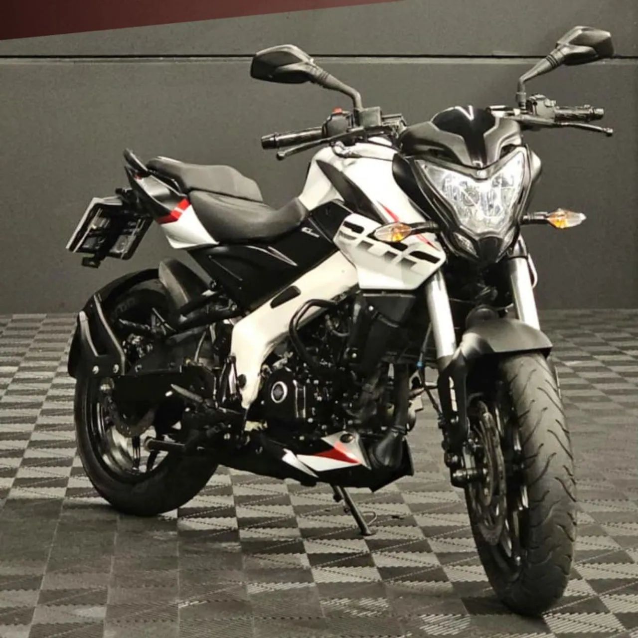 DOMINAR 200