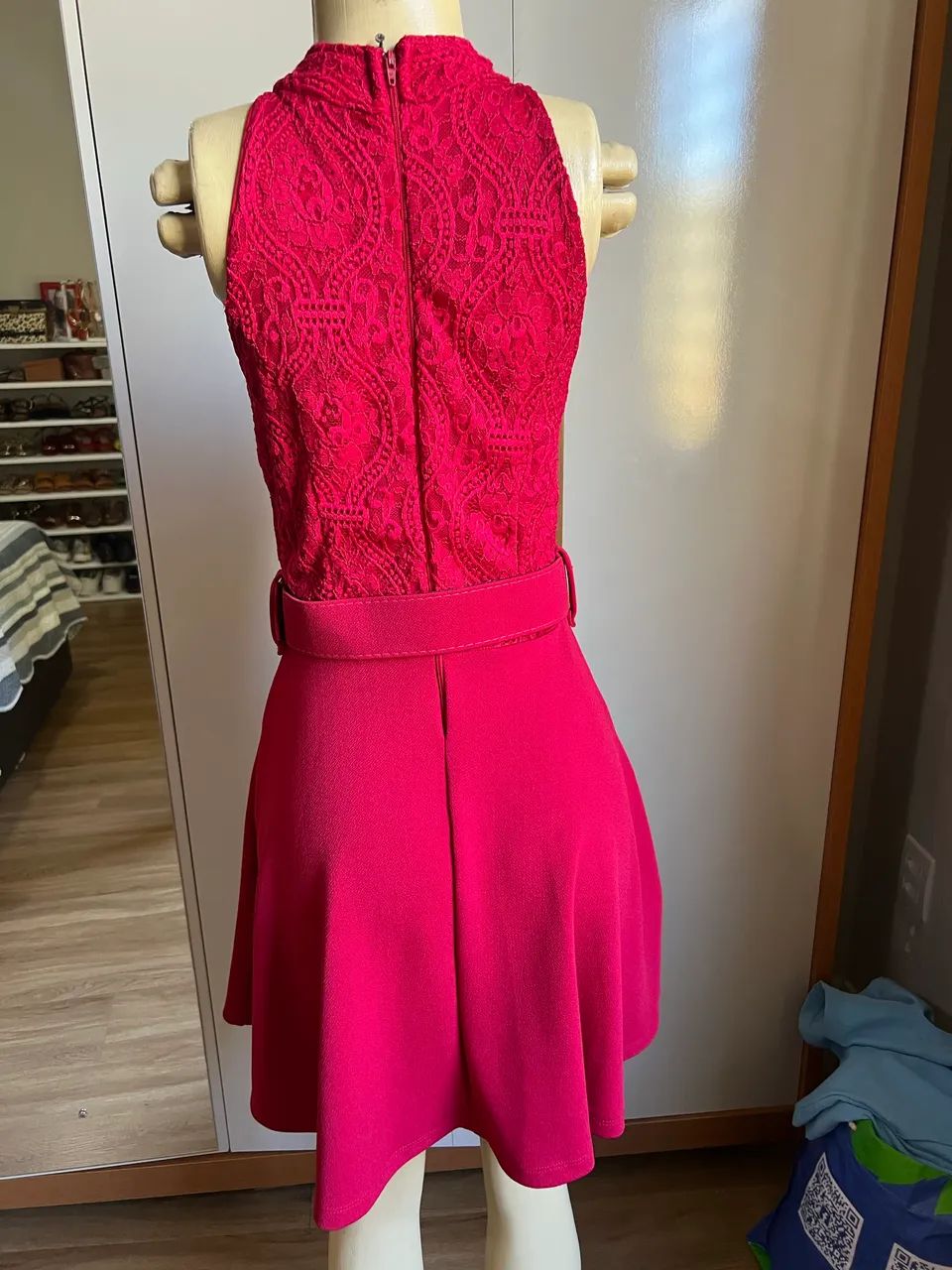 Vestido vermelho com cinto - Bazar - Foto 3