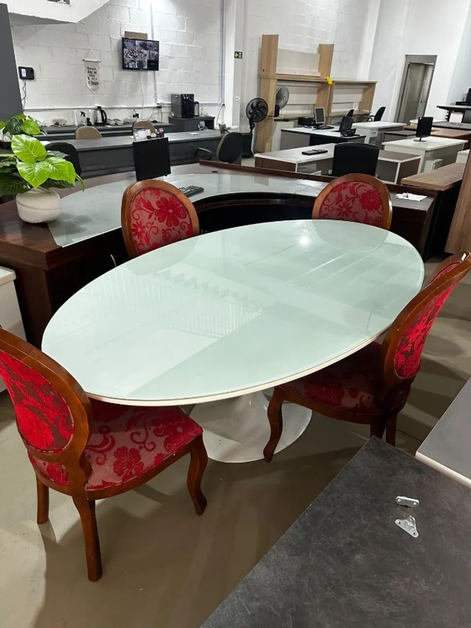 MESA OVAL COM VIDRO LAQUEADO - Foto 4