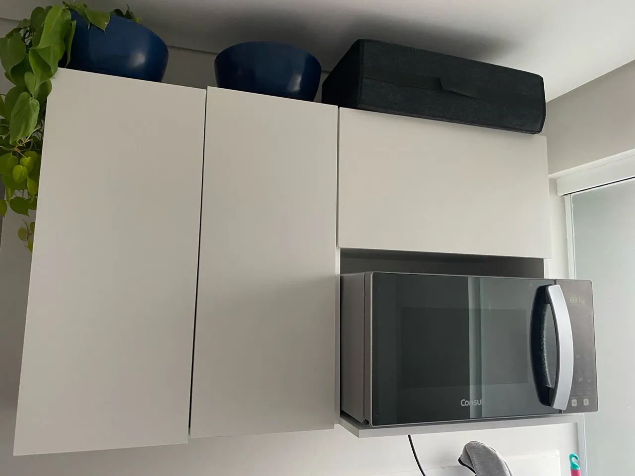 Armário com suporte para microondas