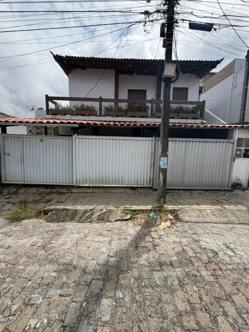 Casa no Castelo Branco com 03 Quartos e com terraço.