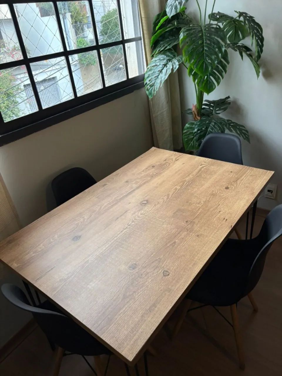 Mesa de Jantar MDF com 4 Cadeiras Pretas - Foto 3