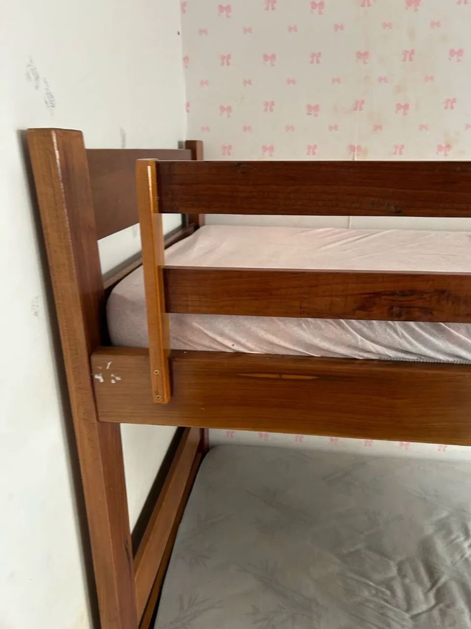 Cama Beliche semi nova  madeira maciça  - Foto 2