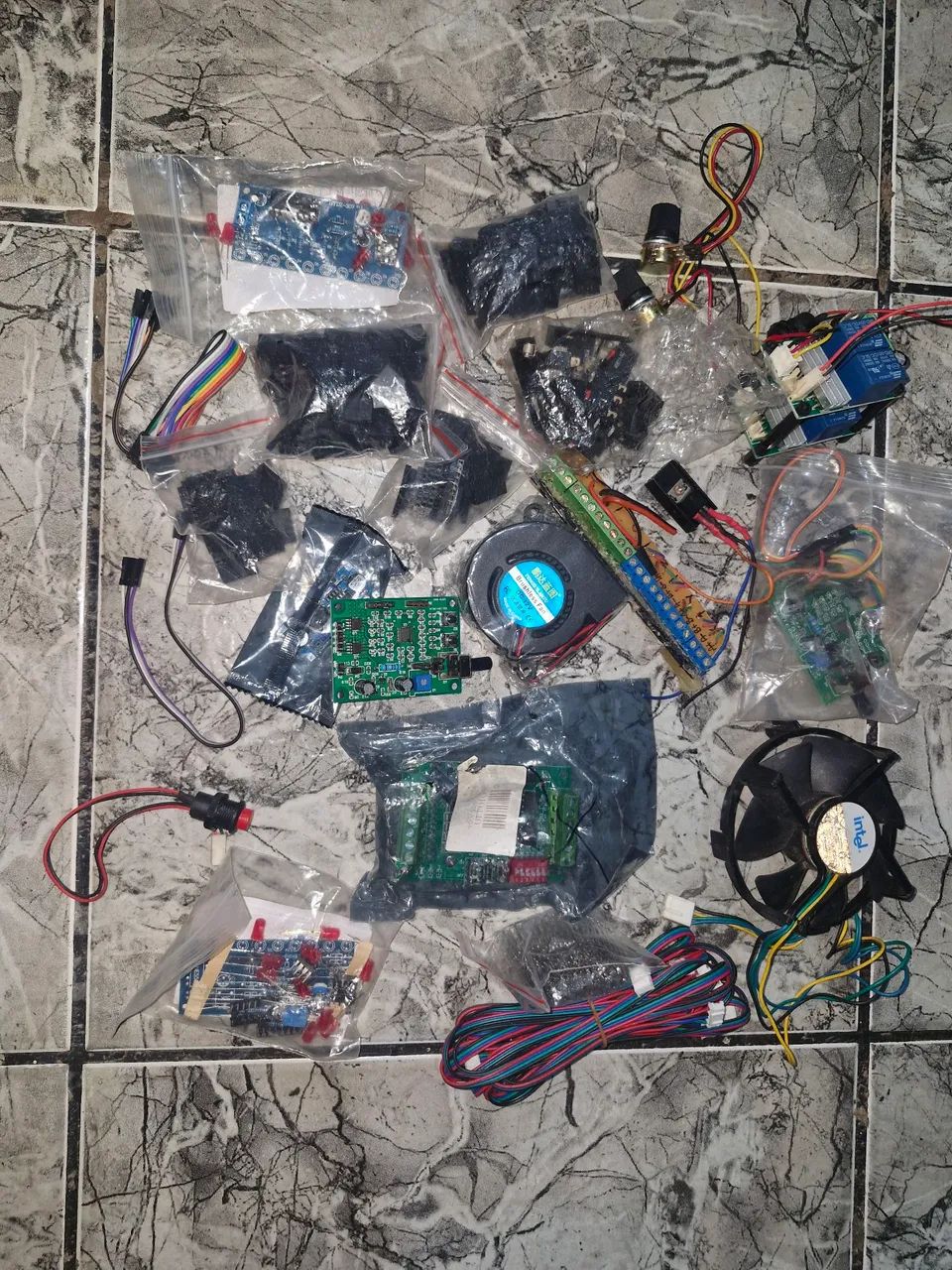 Componentes eletrônicos 