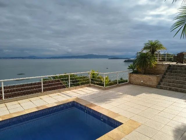Linda casa com 4 suítes, piscina e vista espetacular em Sambaqui - Foto 4
