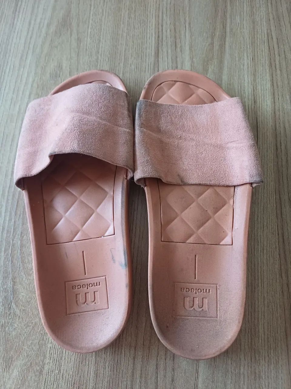 Chinelo Moleca, 37.
