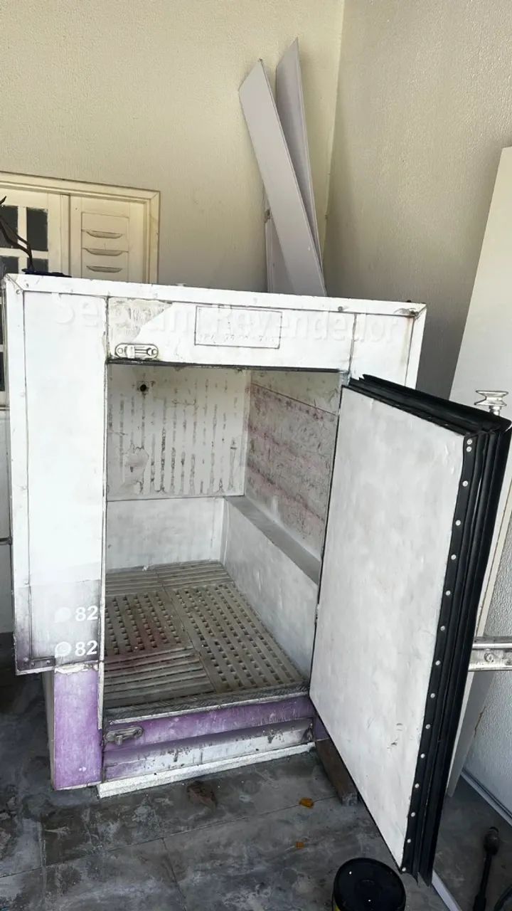 VENDE-SE Caixa Baú térmico para Saveiro ou Strada. - Foto 4