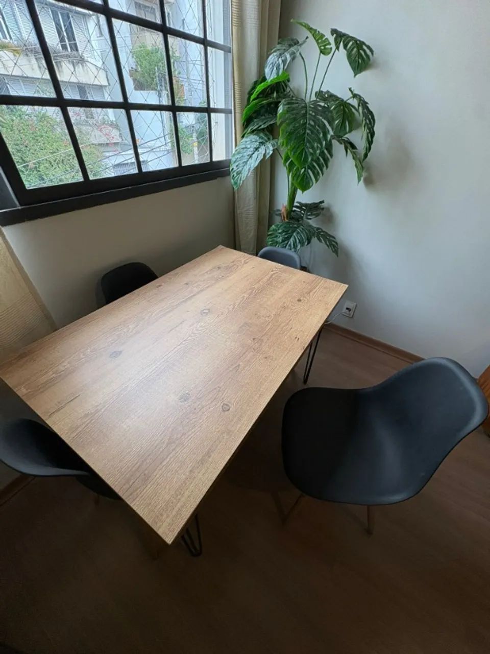 Mesa de Jantar MDF com 4 Cadeiras Pretas - Foto 5