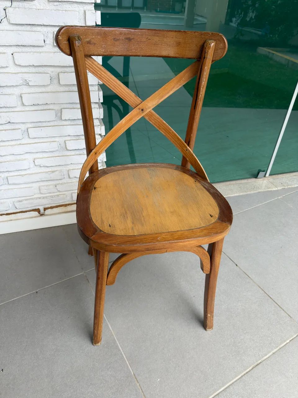 Cadeira de madeira usada