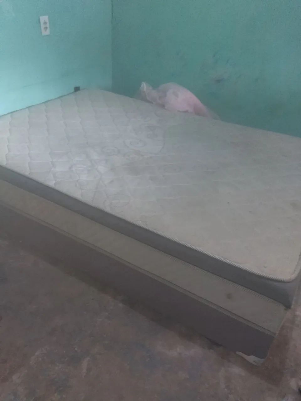 Cama box de casal.