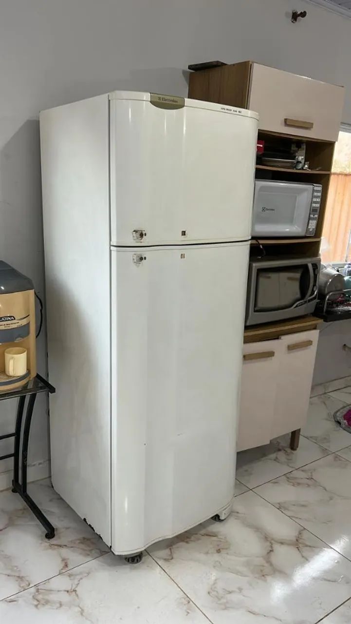 Vendo geladeira Electrolux DC49A funcionando perfeitamente  - Foto 4