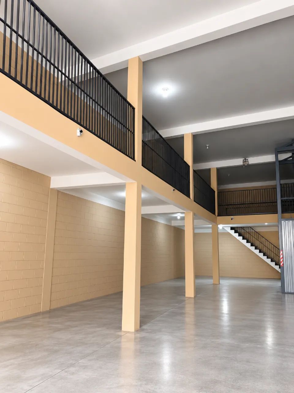? GALPÃO 250 M² | ELEVADOR DE CARGA + ESCRITÓRIO | R$ 15.000 - Foto 3