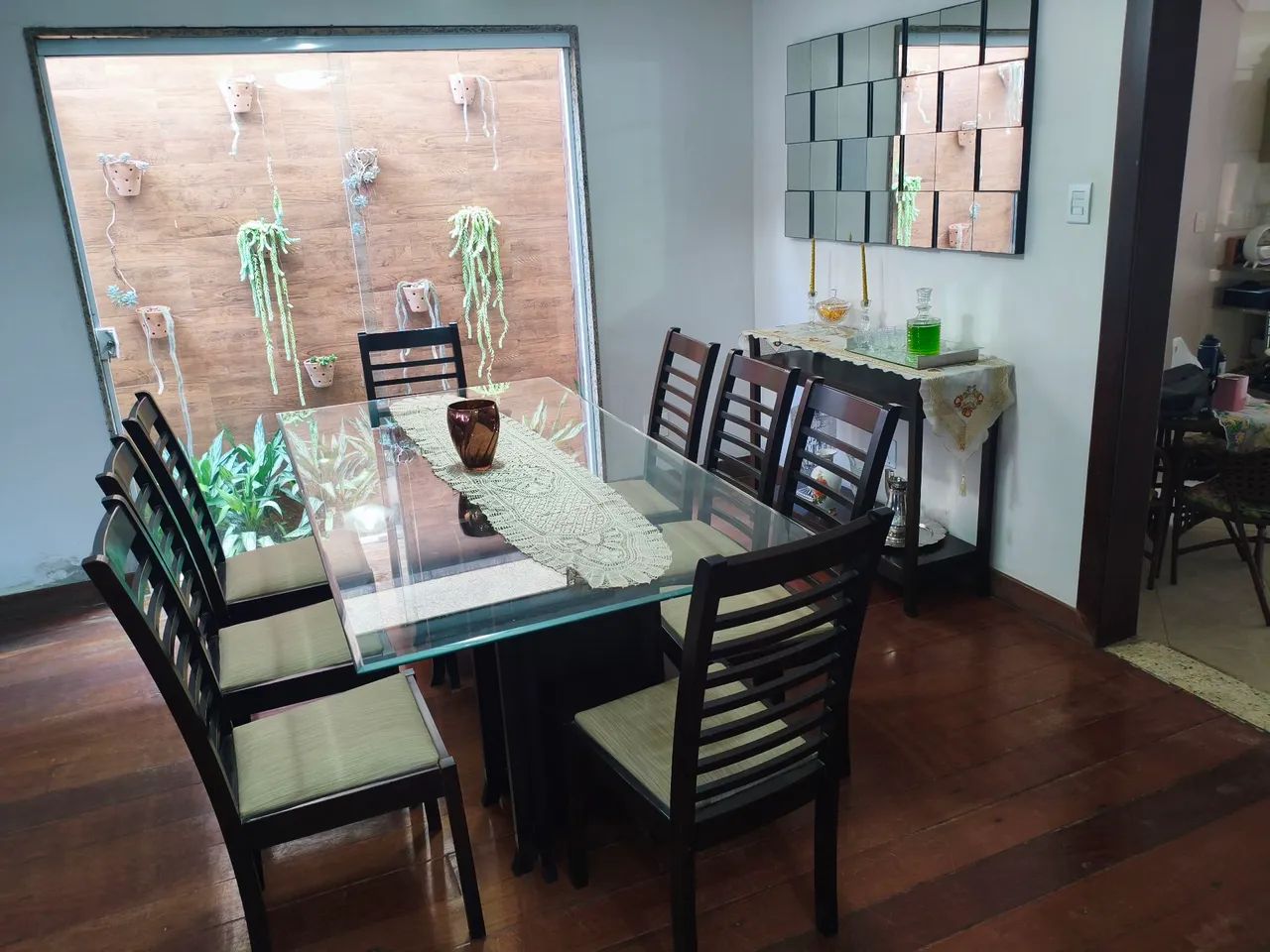 Oportunidade! Conjunto de mesa com cadeiras e aparador  - Foto 2