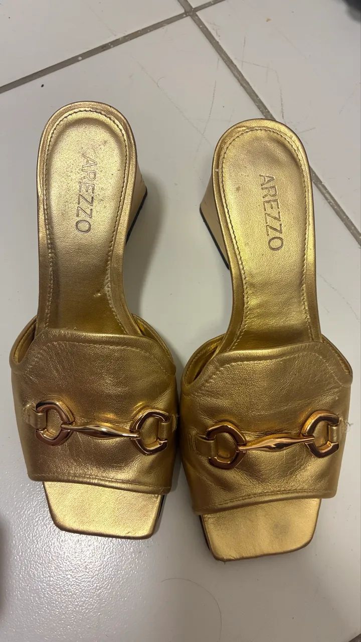 Sandália Arezzo 34 dourada 