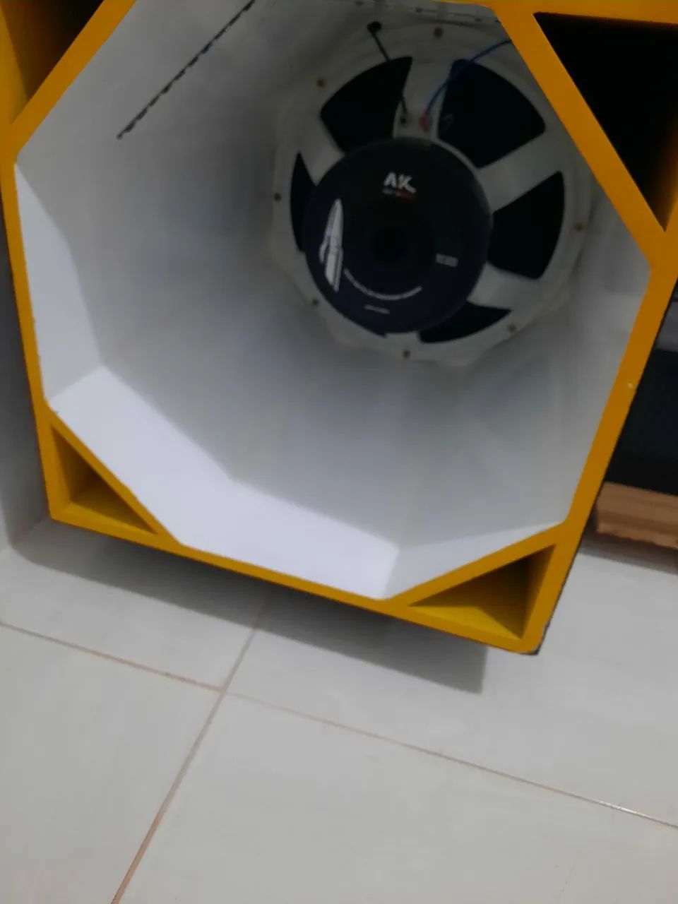 Vendo caxote de 18  valor $400