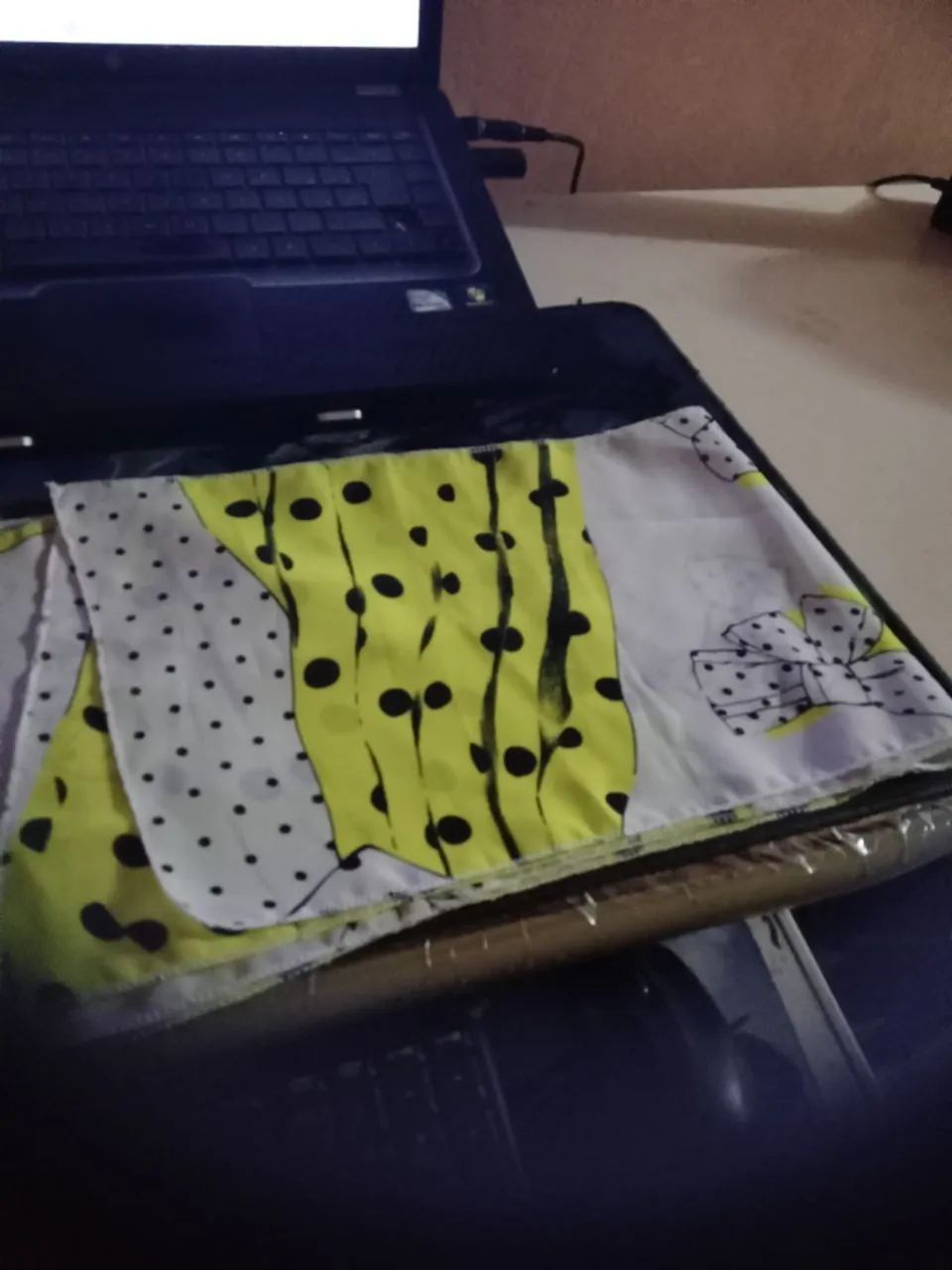 Lenço Echarpe Cachecol em seda com design de laço de borboleta - Foto 2