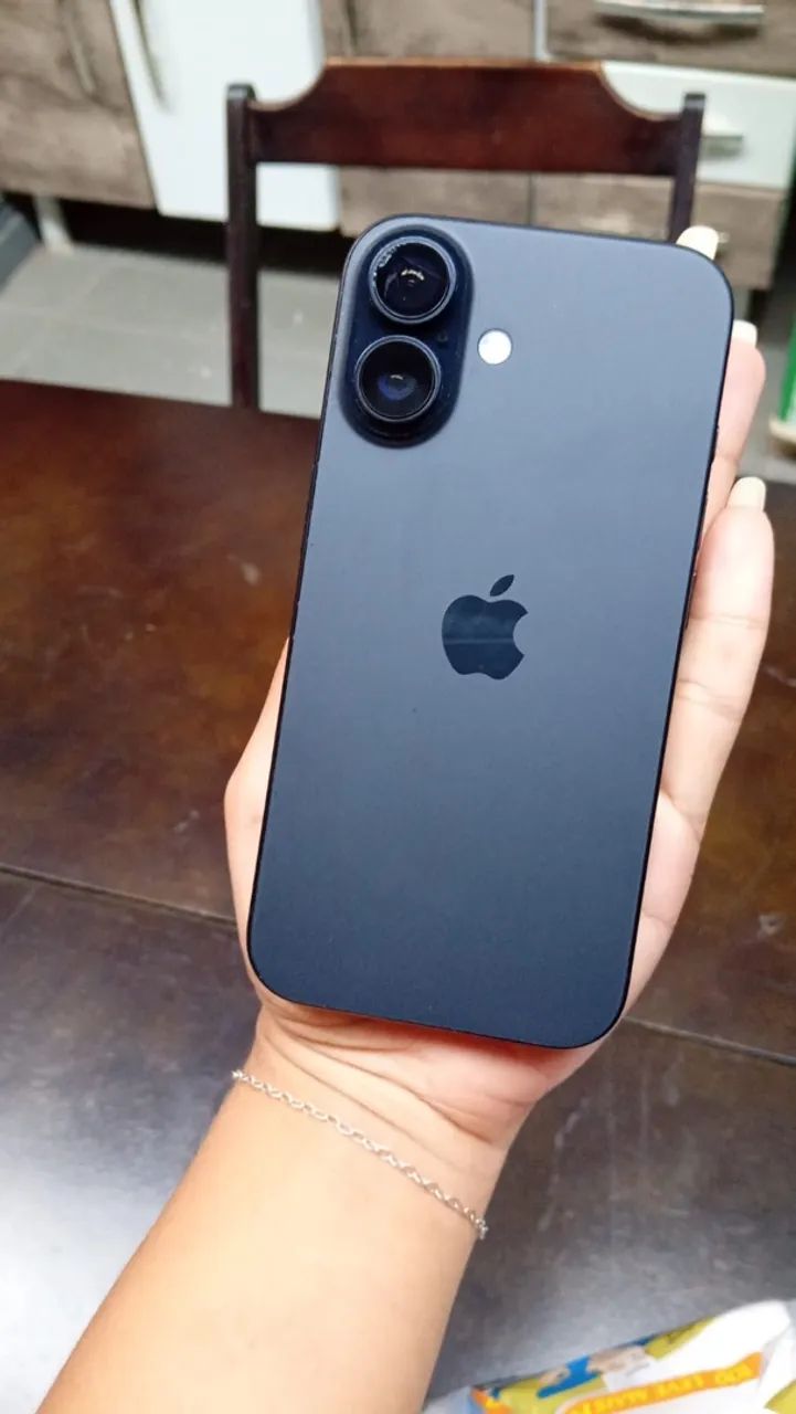 iPhone 16 