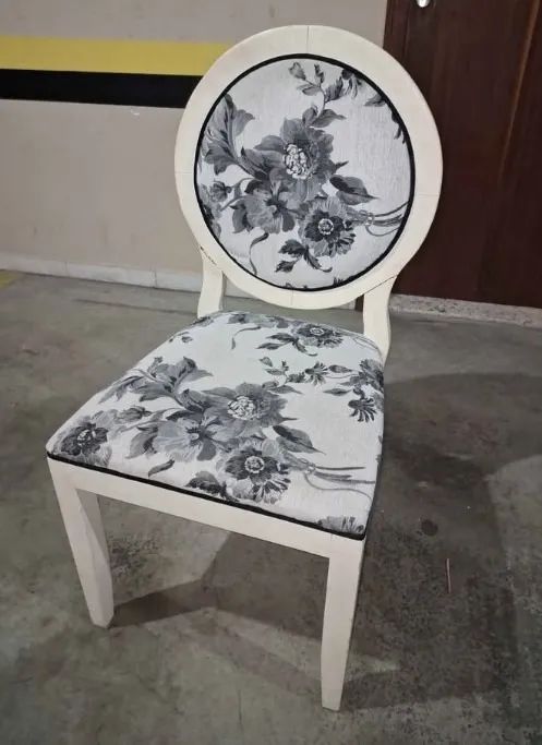 2 cadeiras almofadadas (Posso entregar)