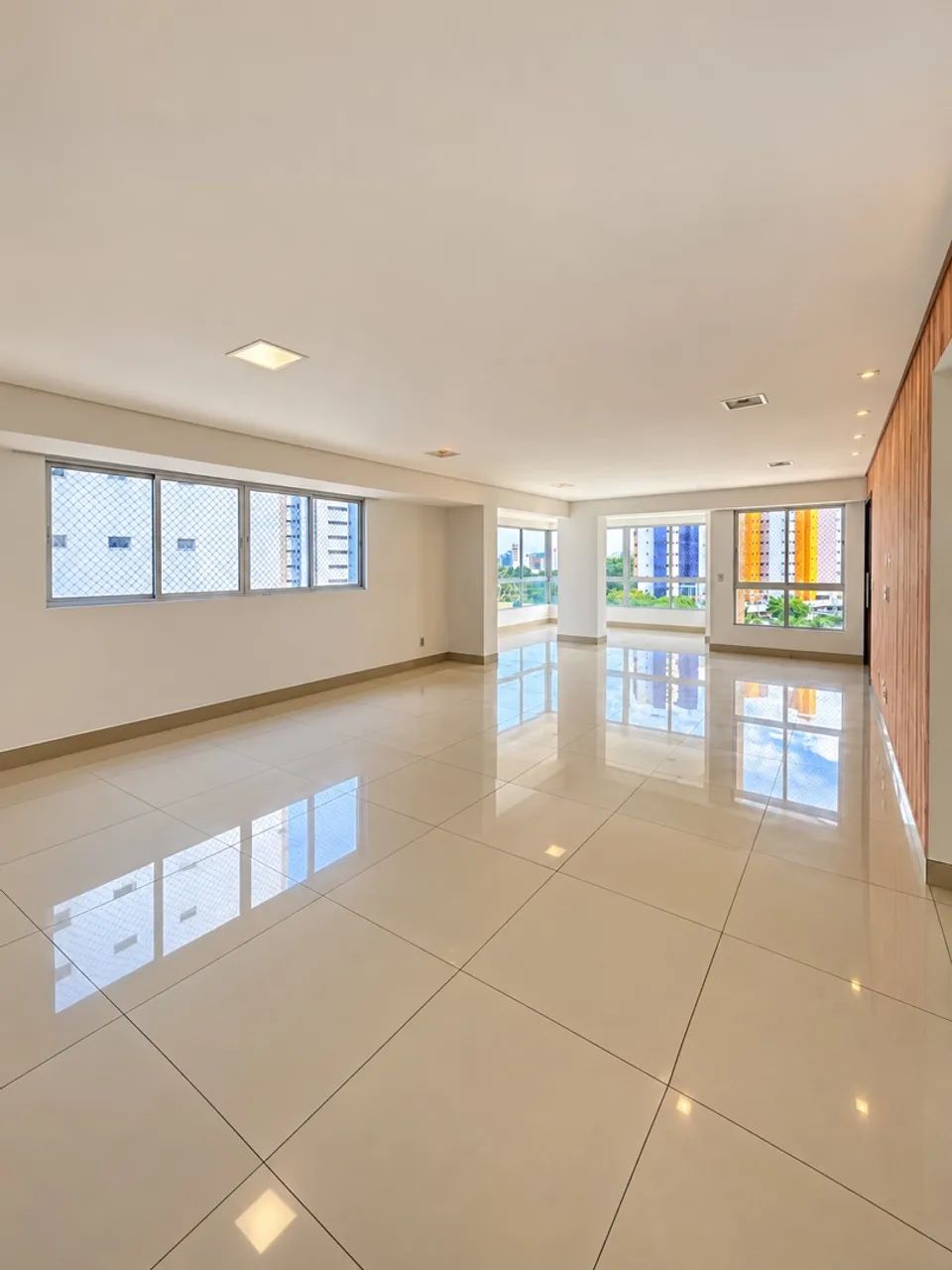 ALUGO APARTAMENTO 220m2 MIRAMAR