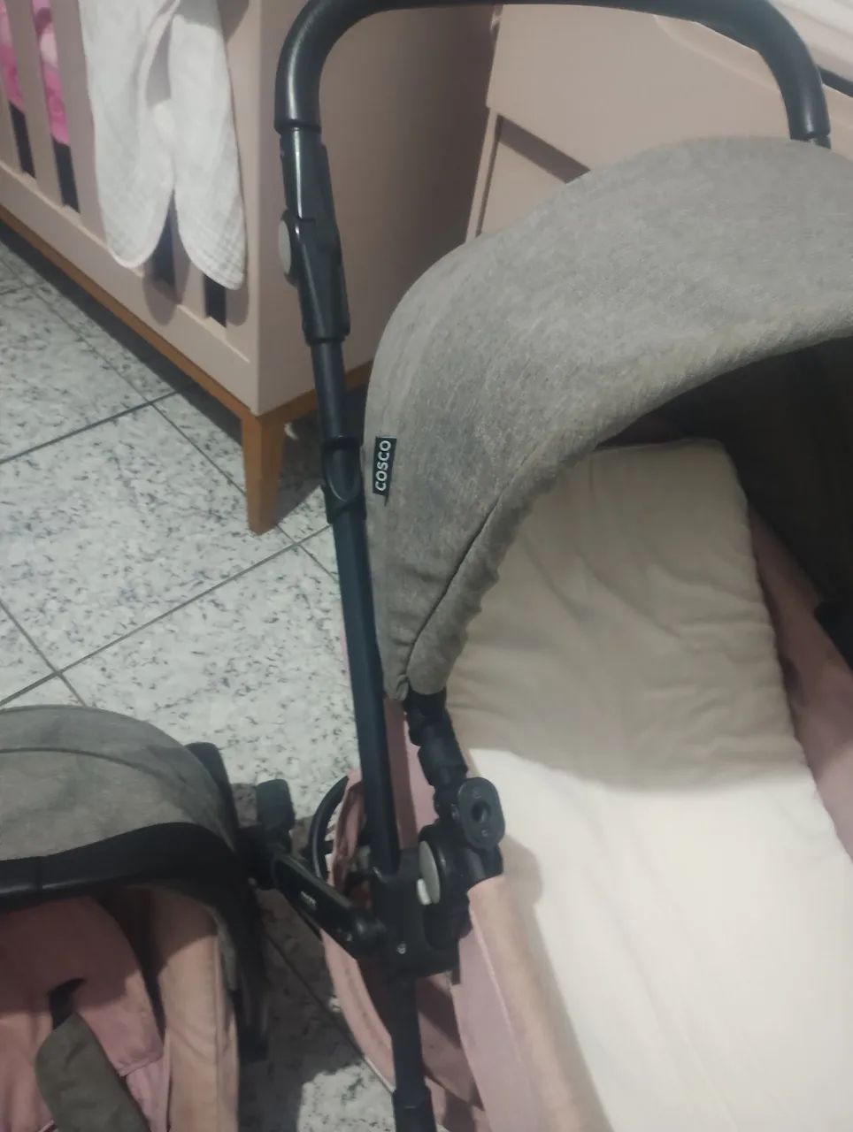 carrinho de bebê com bebe conforto. - Foto 4