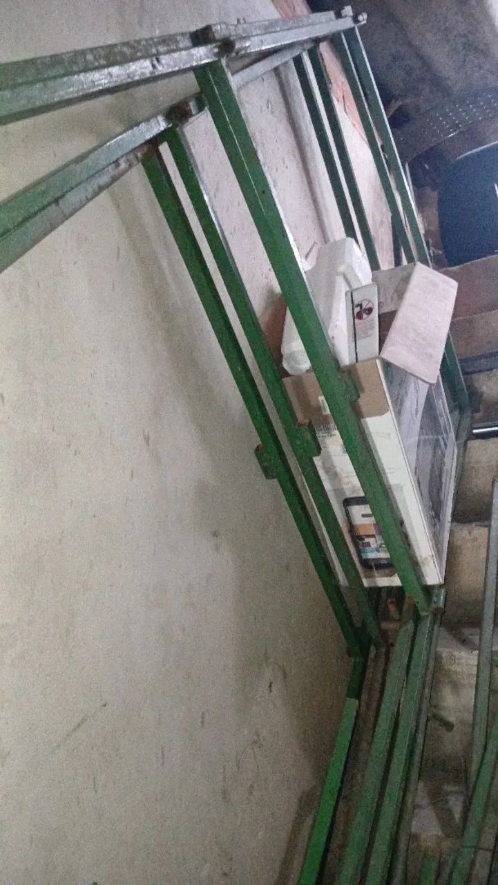 Vendo 2 Banca de ferro de montar 