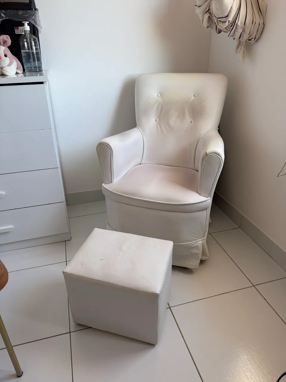 Poltrona amamentação de balanço com puff 
